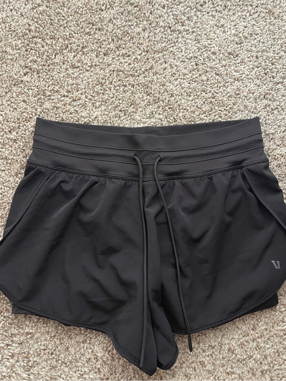 vuori daily sped shorts 2.5